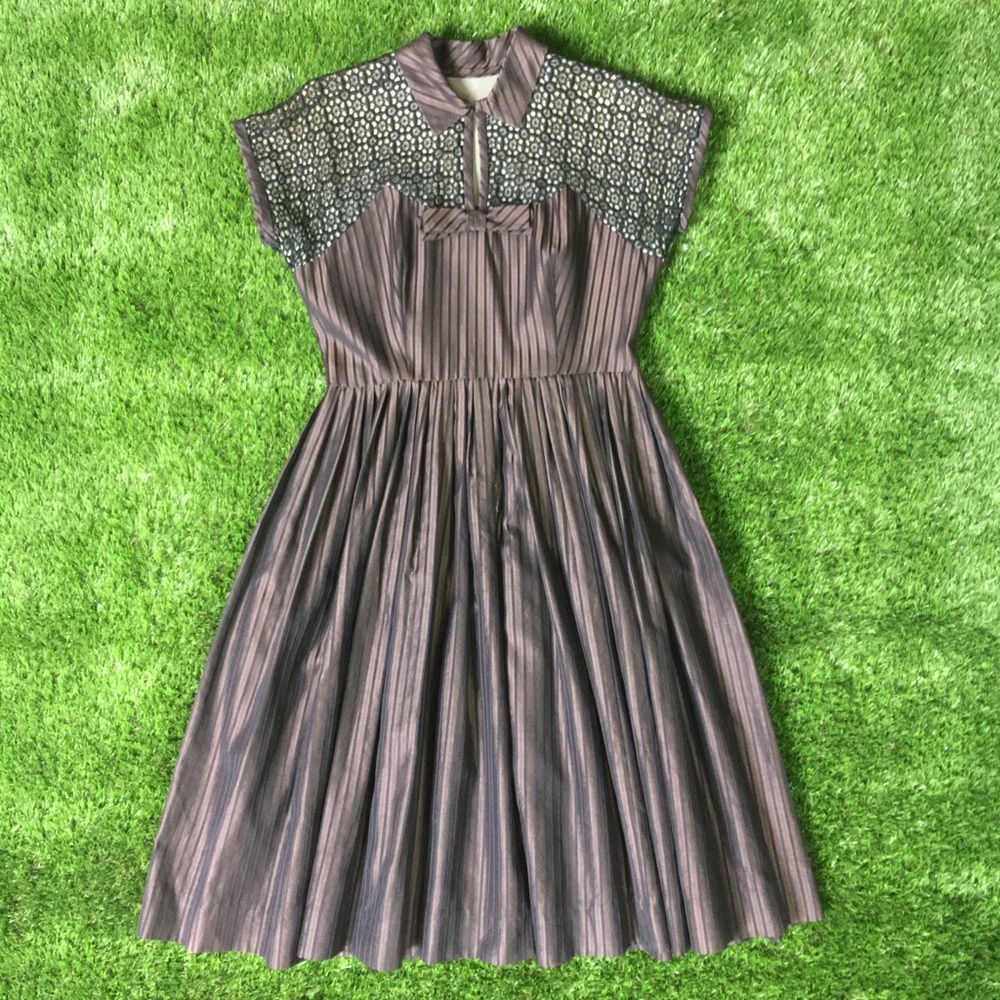 Vintage 1950’s Pinstripe And Lace Shirtwaist Dress - Picture 2 of 5